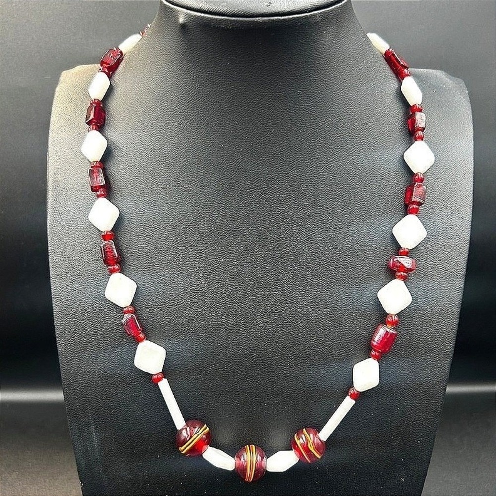 Vintage 21" Red & White Beaded Necklace Geometric Acrylic Beads Retro Jewelry